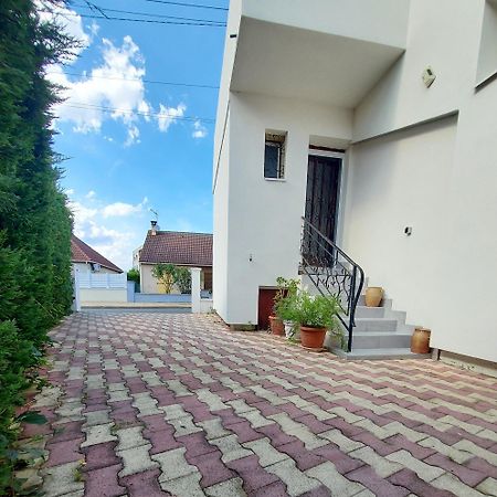 Appartement Meuble Avec Deux Chambres Moulins  Exterior foto