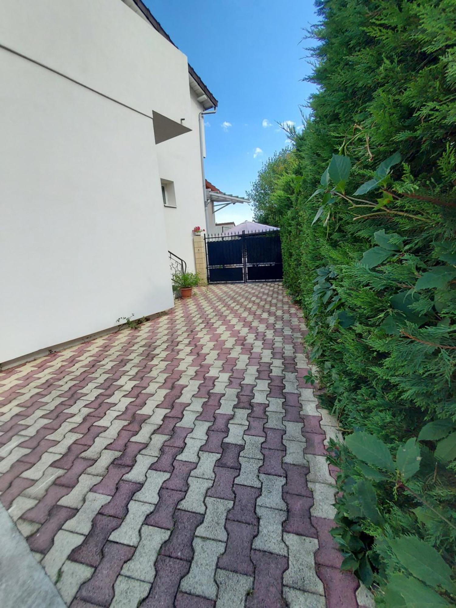 Appartement Meuble Avec Deux Chambres Moulins  Exterior foto